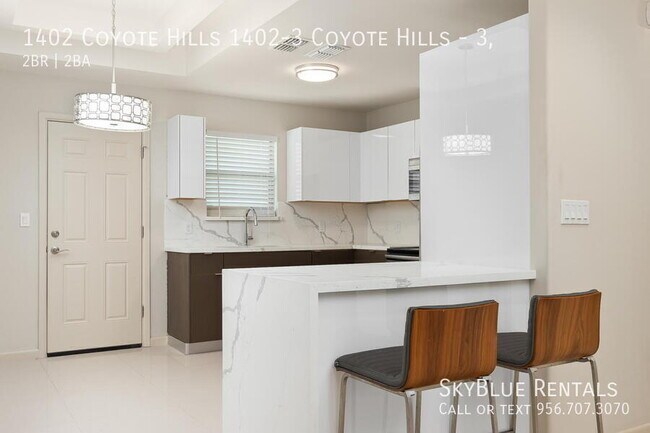 Building Photo - 1402 Coyote Hls