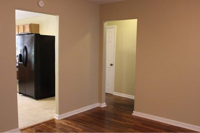 Building Photo - 725 S 7th St