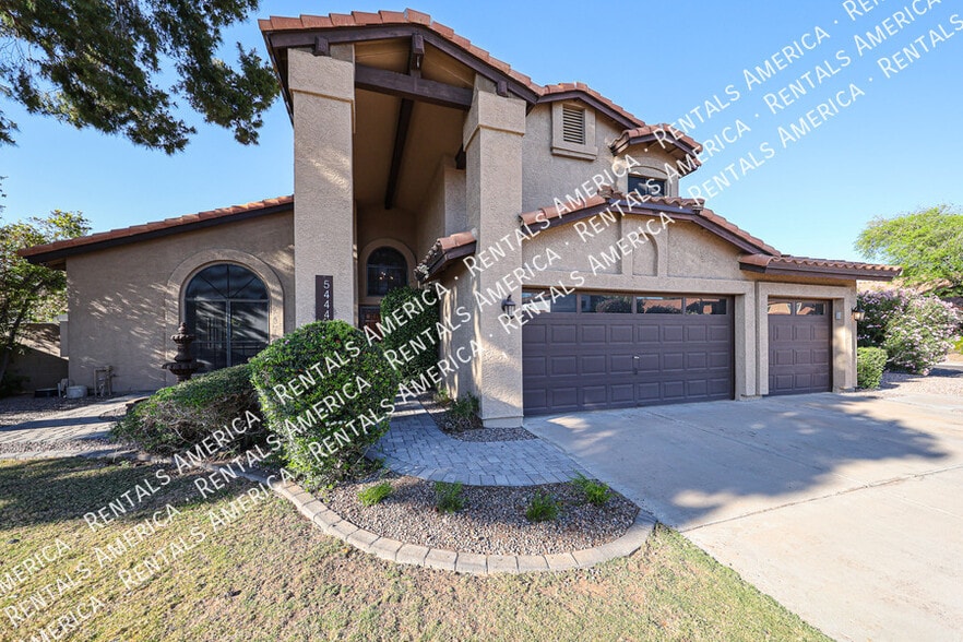 Building Photo - 5444 E Grovers Ave