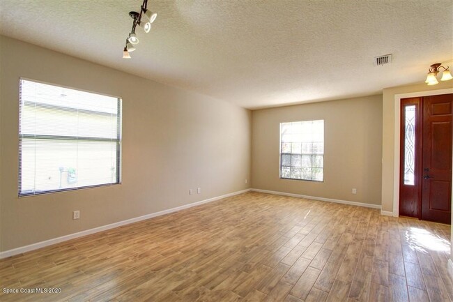 Building Photo - 1233 Bolle Cir