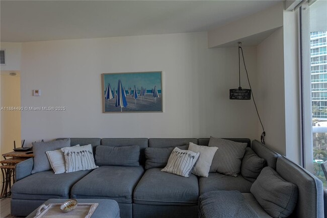 Building Photo - 10275 Collins Ave