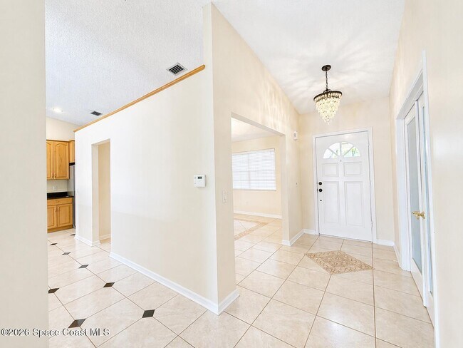 Building Photo - 270 Quail Dr