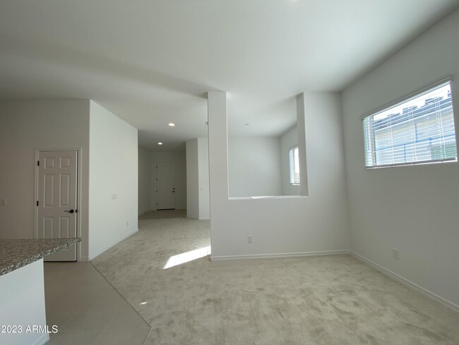 Building Photo - 442 W Golden Aspen Dr
