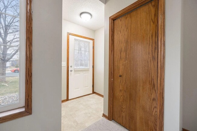 Building Photo - 2632 Rushmore Rd