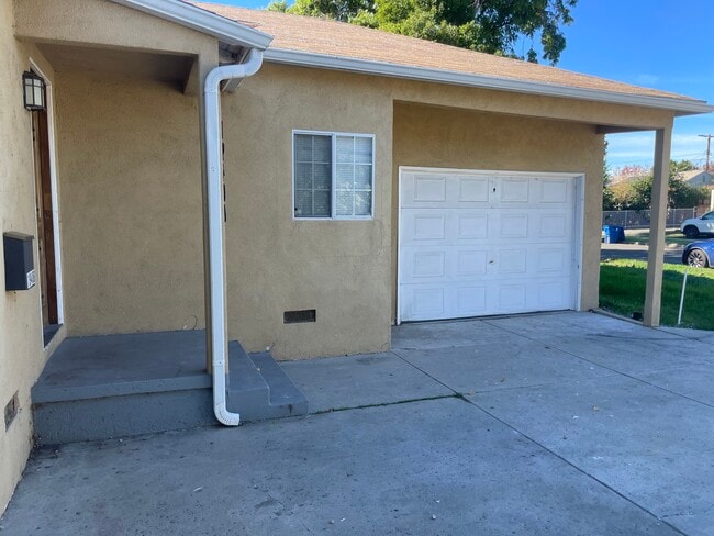 Building Photo - 19406 Archwood St