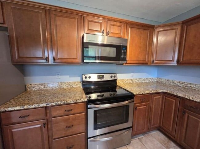 Building Photo - FOR LEASE!!