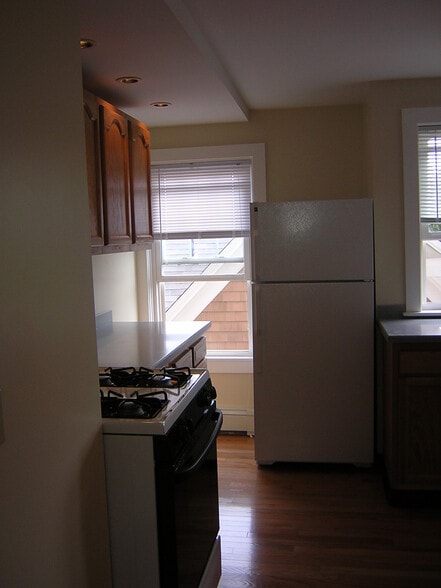 Building Photo - 55 University Ave