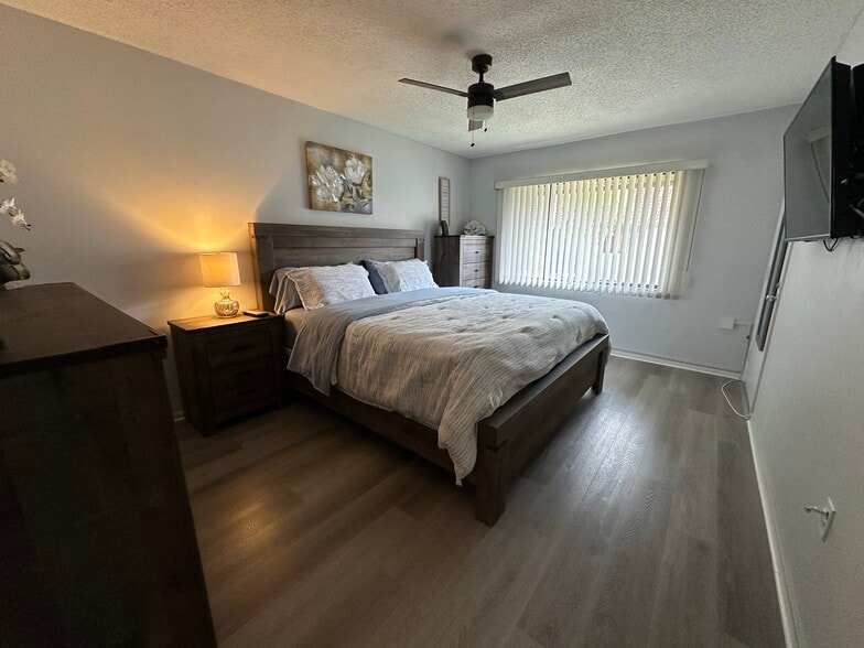 Building Photo - 1634 Stickney Point Rd