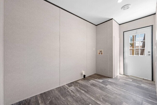 Building Photo - 309 W Buell Dr