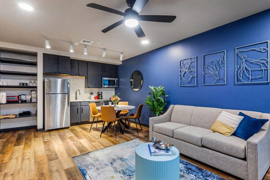 Building Photo - 611 Commerce St