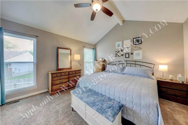 Building Photo - Beautiful Updated 3 Bed 3 Bath Home in Ove...