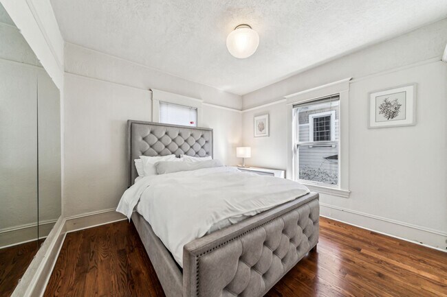 Building Photo - Amazing Colonial House in Sullivan's Gulch...