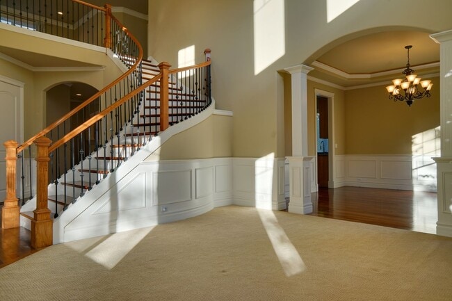 Building Photo - Kent Easthill 2 Story