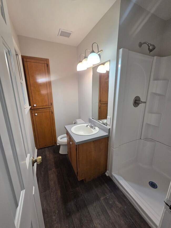 Building Photo - Charming 3BR/2BA Home in Woodbury!