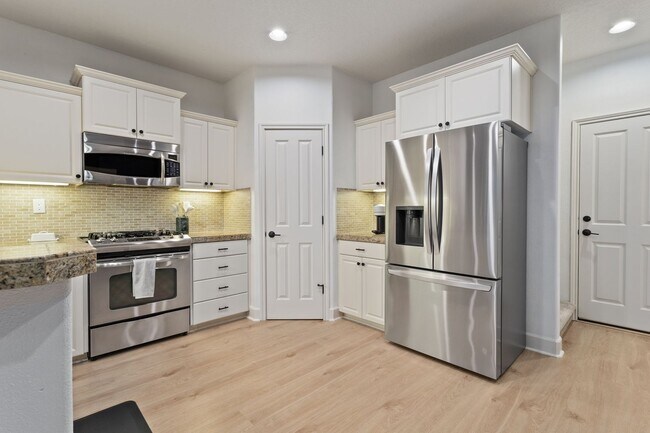 Building Photo - Bethany Beauty! 2 Bed 2.5 Bth + Office Townhome + 2 Car Garage + W/D + Wi-Fi Included