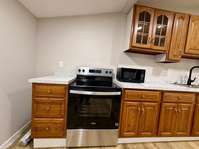 Building Photo - 1025 N 6th St