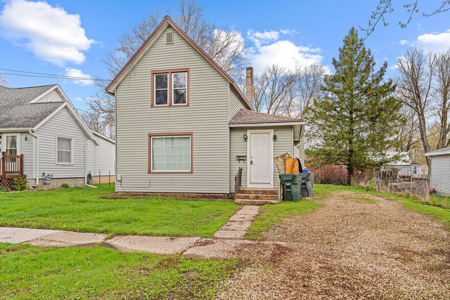 Building Photo - 1205 Shiocton St