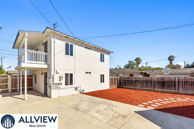 Building Photo - 452 S Shaffer St