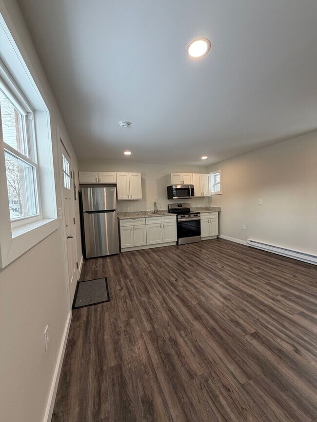 Building Photo - Beautifully remodeled and completed 1 Bedroom apartment.