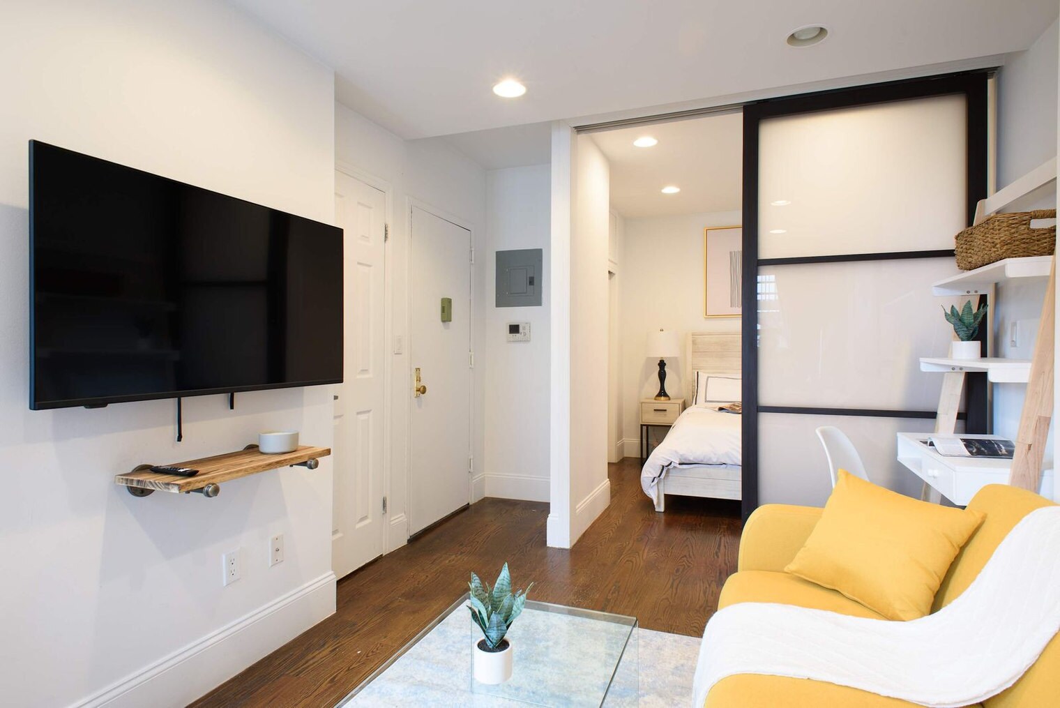 Building Photo - 69a Clinton St