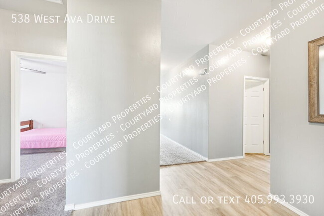 Building Photo - 538 W Ava Dr