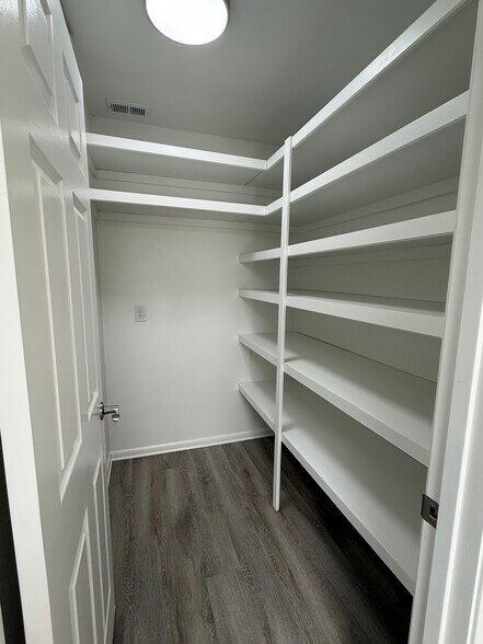 Building Photo - 601 Cache Cv