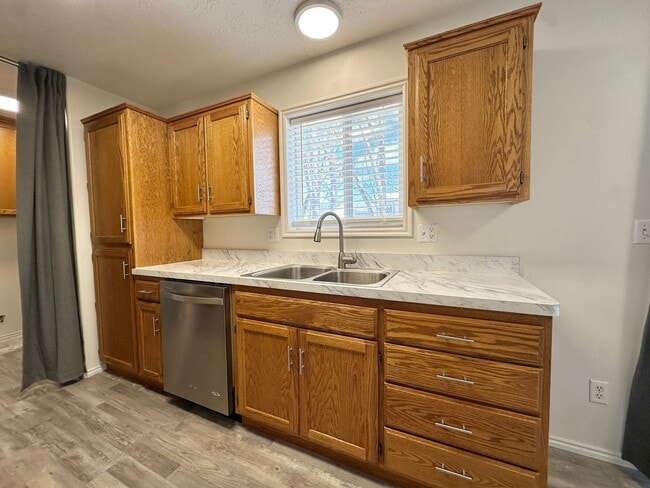 Building Photo - Cute Home For Rent In Rexburg