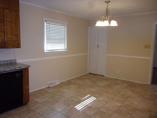 Building Photo - 3 Bedroom 2 Bath Beautifully Renovated Home in Lancaster