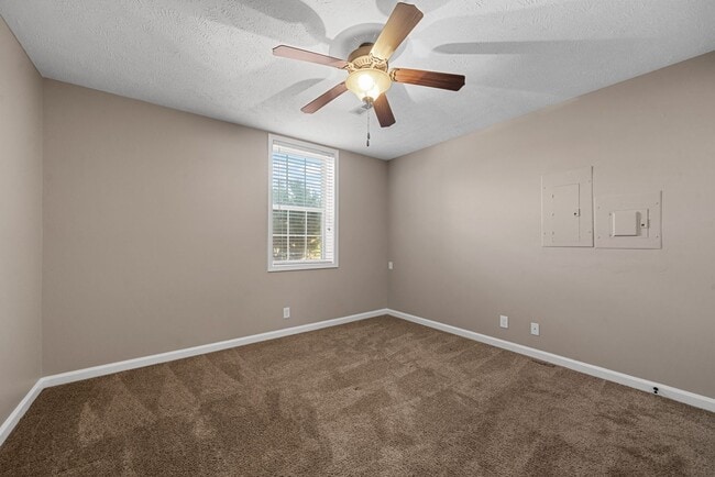 Building Photo - Four Bedroom with Pool in Fields of Northm...