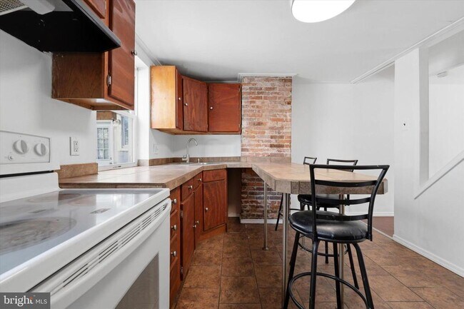 Building Photo - 525 Morse St