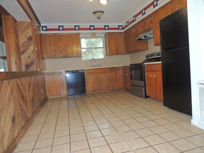 Building Photo - 2187 Glenwood Dr