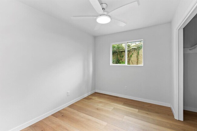 Building Photo - 305 Pecan Ln