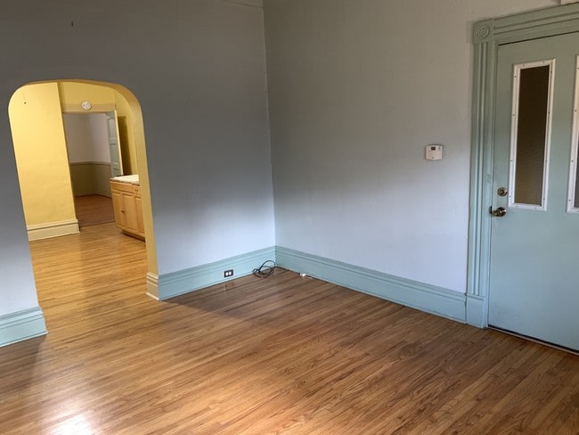 Building Photo - 719 Savannah Ave