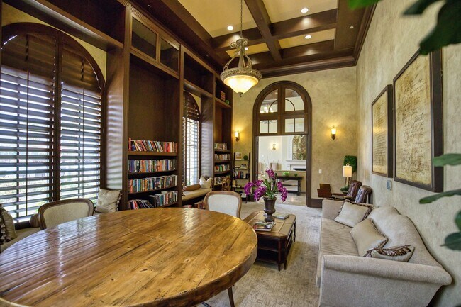 Building Photo - Seasonal Short-Term Coach Home 2-Bedrooms plus den, 2-Bath in Gran Paradiso!