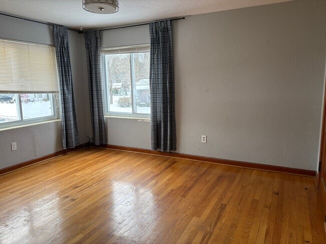 Building Photo - Upper Vienna