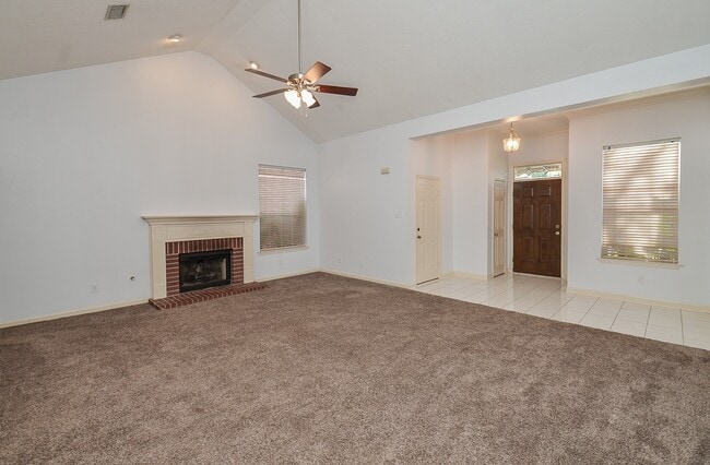 Building Photo - 811 Spring Valley Ct