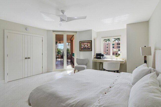 Building Photo - 100 SE 5th Ave