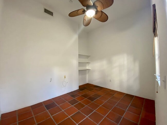 Building Photo - 1414 N Harper Ave