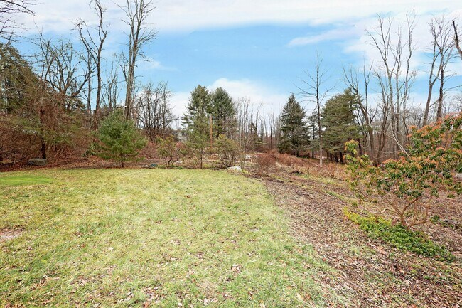 Building Photo - 380 Newtown Turnpike