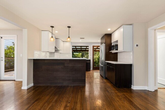 Building Photo - 11715 3rd Ave NW