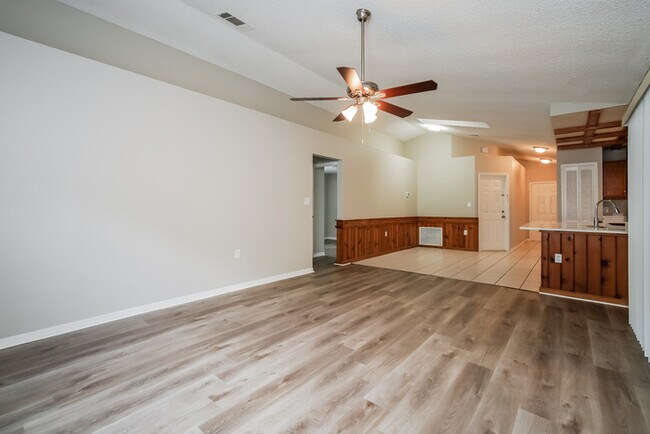 Building Photo - Spacious 3 Bedroom Kissimmee Home