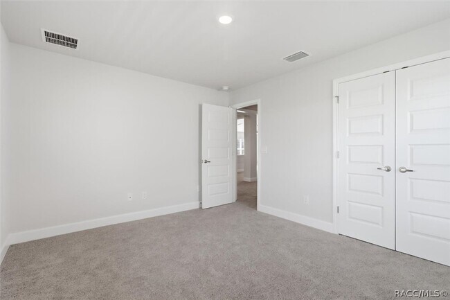 Building Photo - 336 W Rexford Dr