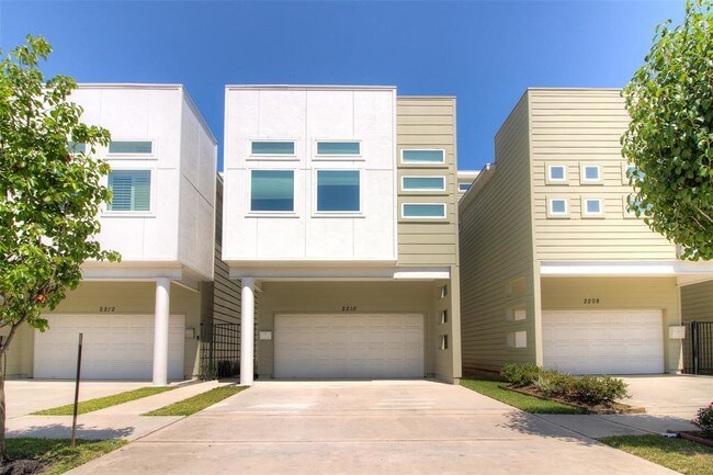 Building Photo - 2210 Hutchins St