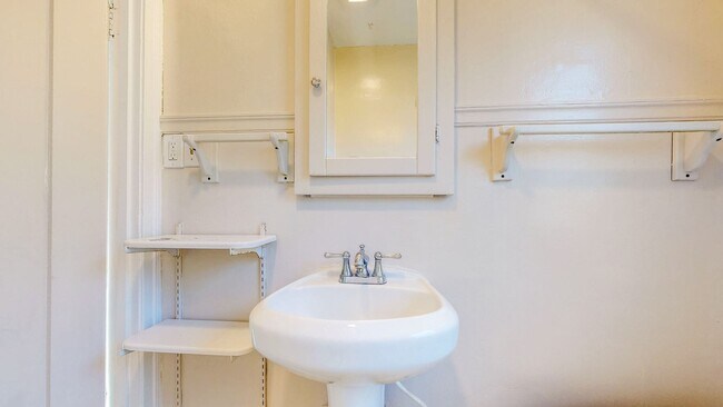 Building Photo - 507 Macklyn Ave