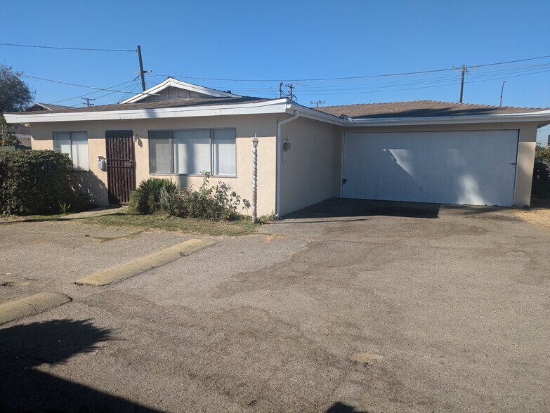 Building Photo - 14008 Los Angeles St