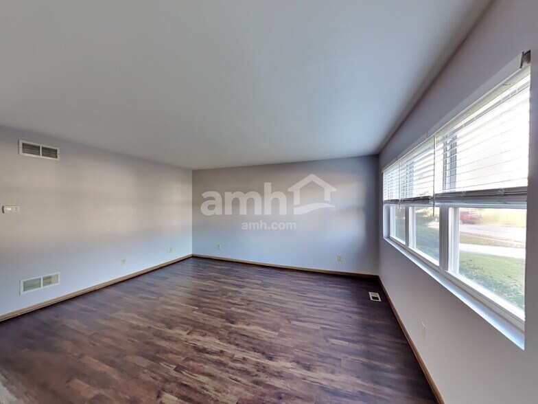 Building Photo - 516 Powers Ct