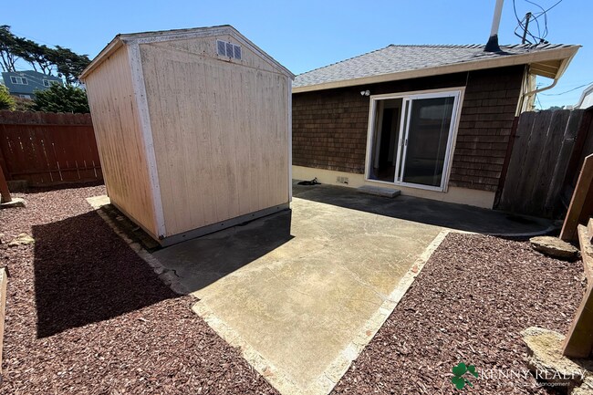 Building Photo - Recently Remodeled 3 Bedroom Corner Home i...