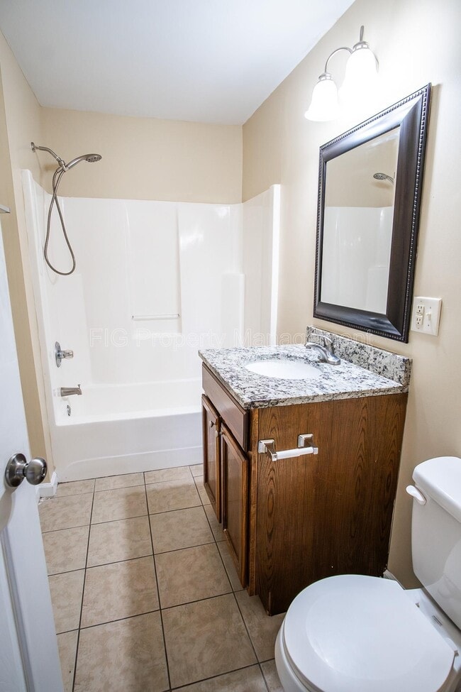 Building Photo - 940 Chadwick Dr