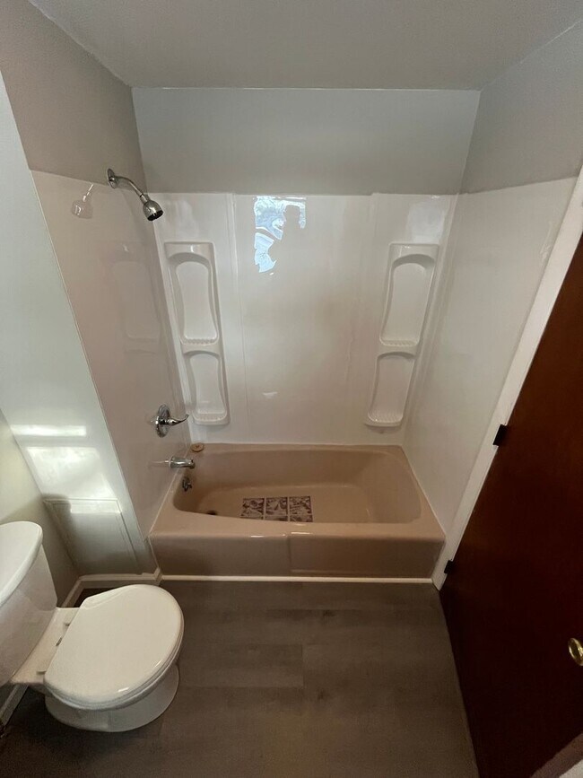 Building Photo - 118-124 Maple Lane