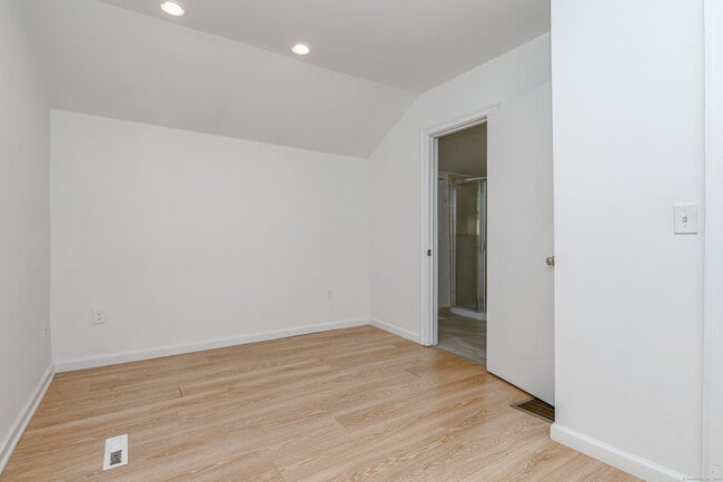 Building Photo - 83 Picketts Ridge Rd